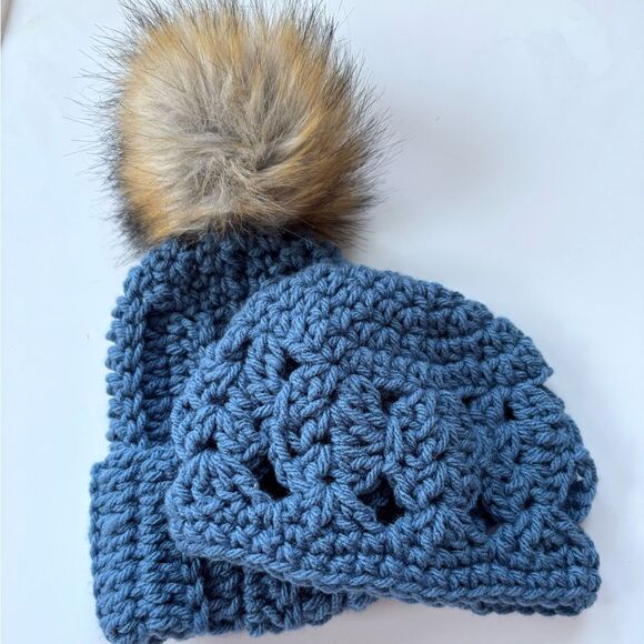 Set of 2 Crochet Baby Hats Blue - Picture 2 of 5